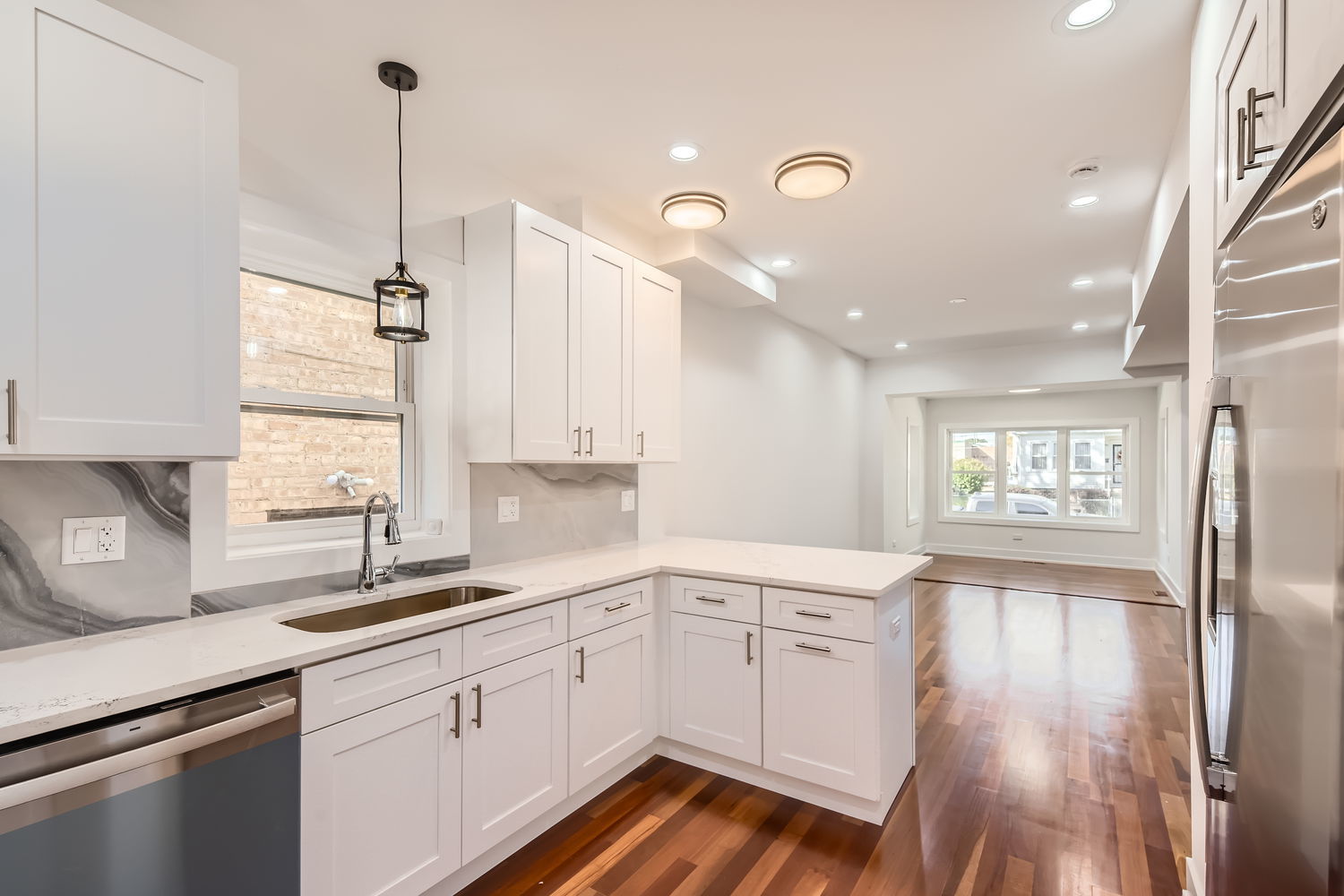 8513 S Maryland Avenue, Chicago, IL 60619