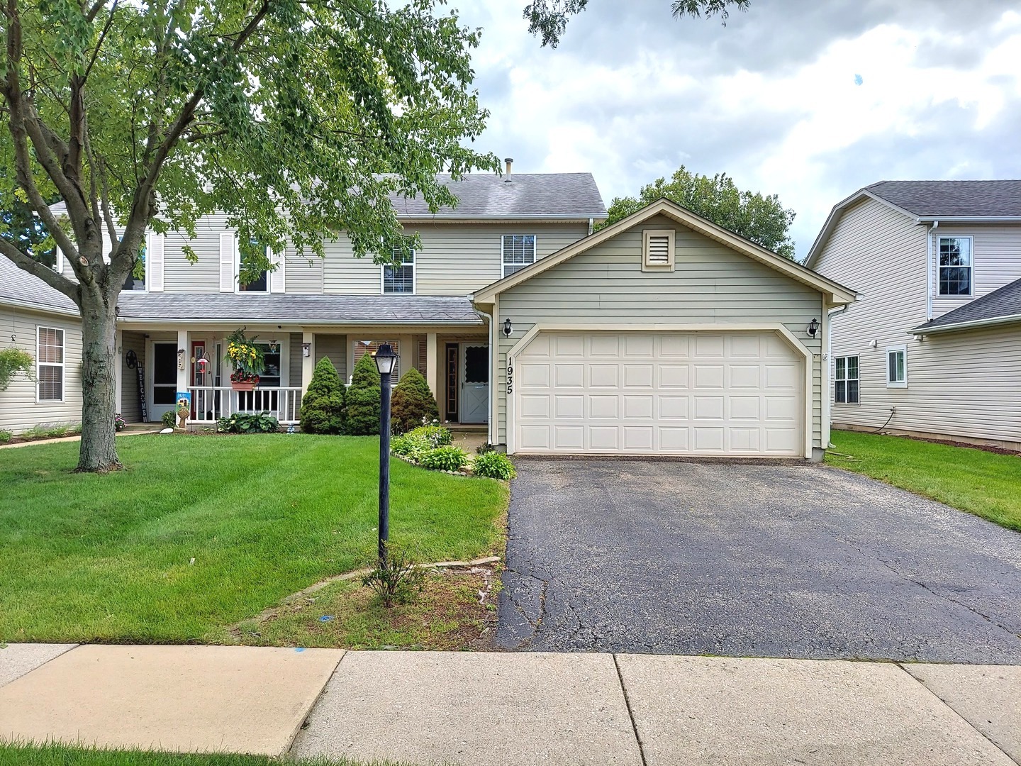 1935 APPALOOSA Drive, Naperville, IL 60565