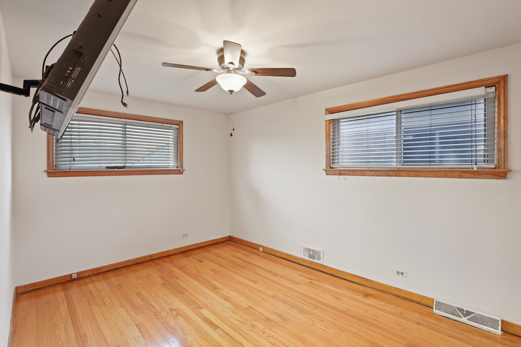 5858 W 60th Street, Chicago, IL 60638