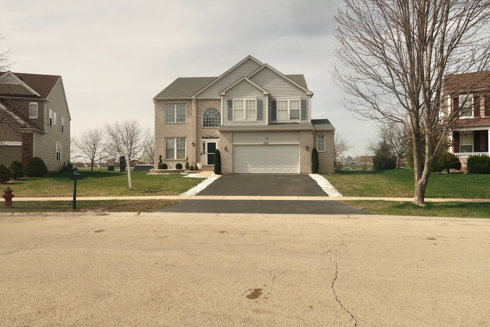 1924 Crestview Drive, Plainfield, IL 60586
