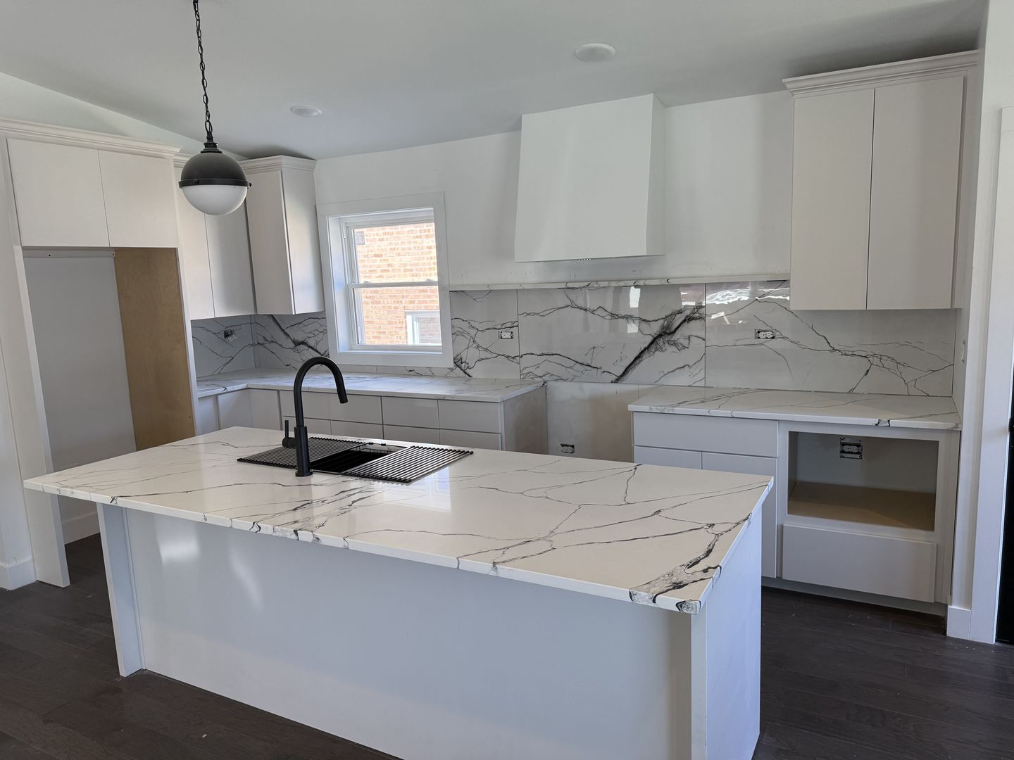 558 Escanaba Avenue, Calumet City, IL 60409