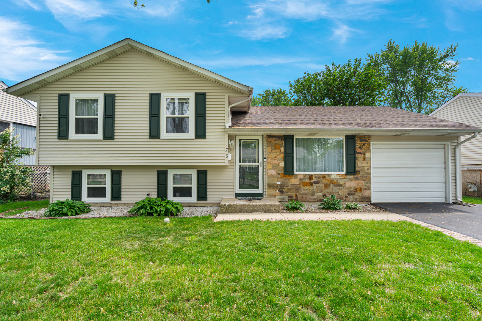 145 W Montana Avenue, Glendale Heights, IL 60139