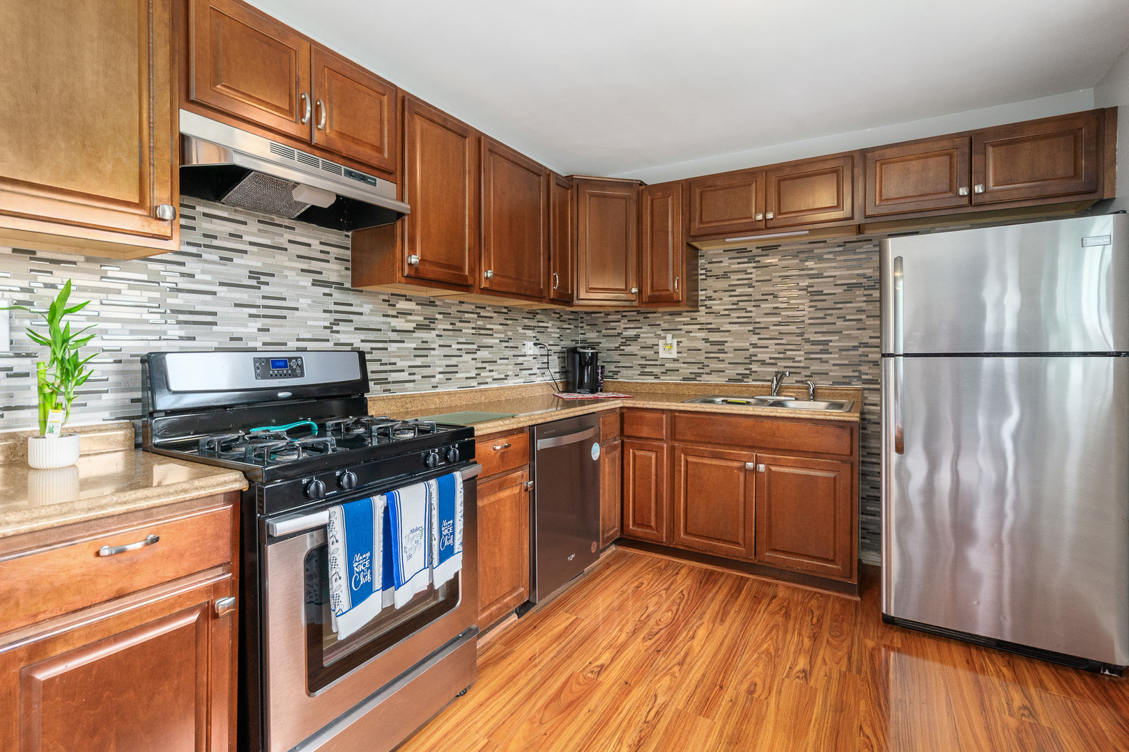 145 W Montana Avenue, Glendale Heights, IL 60139