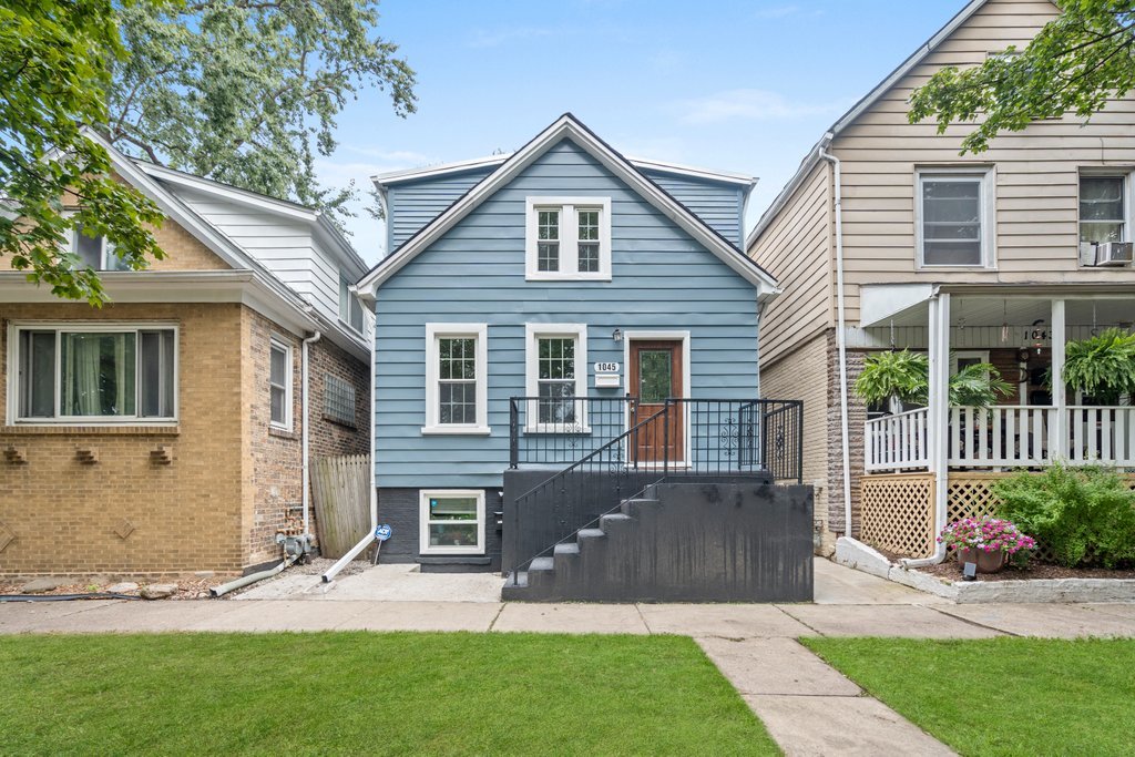 1045 Dewey Avenue, Evanston, IL 60202