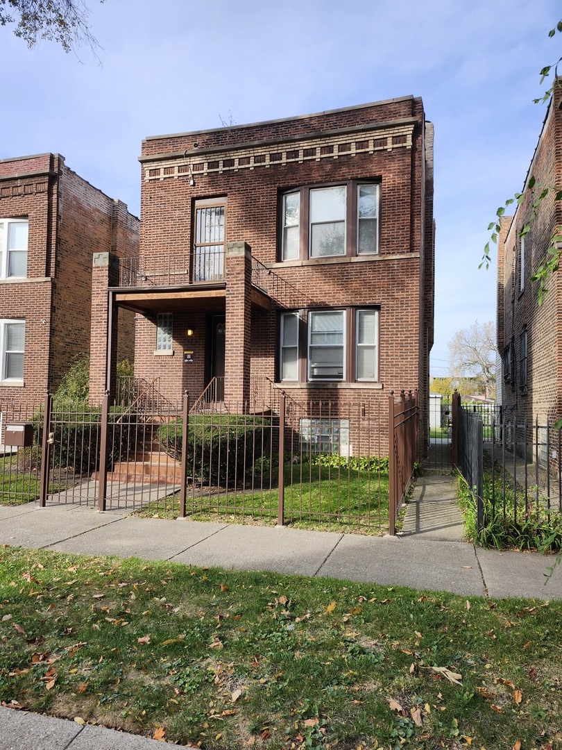 216 E 68th Street, Chicago, IL 60637