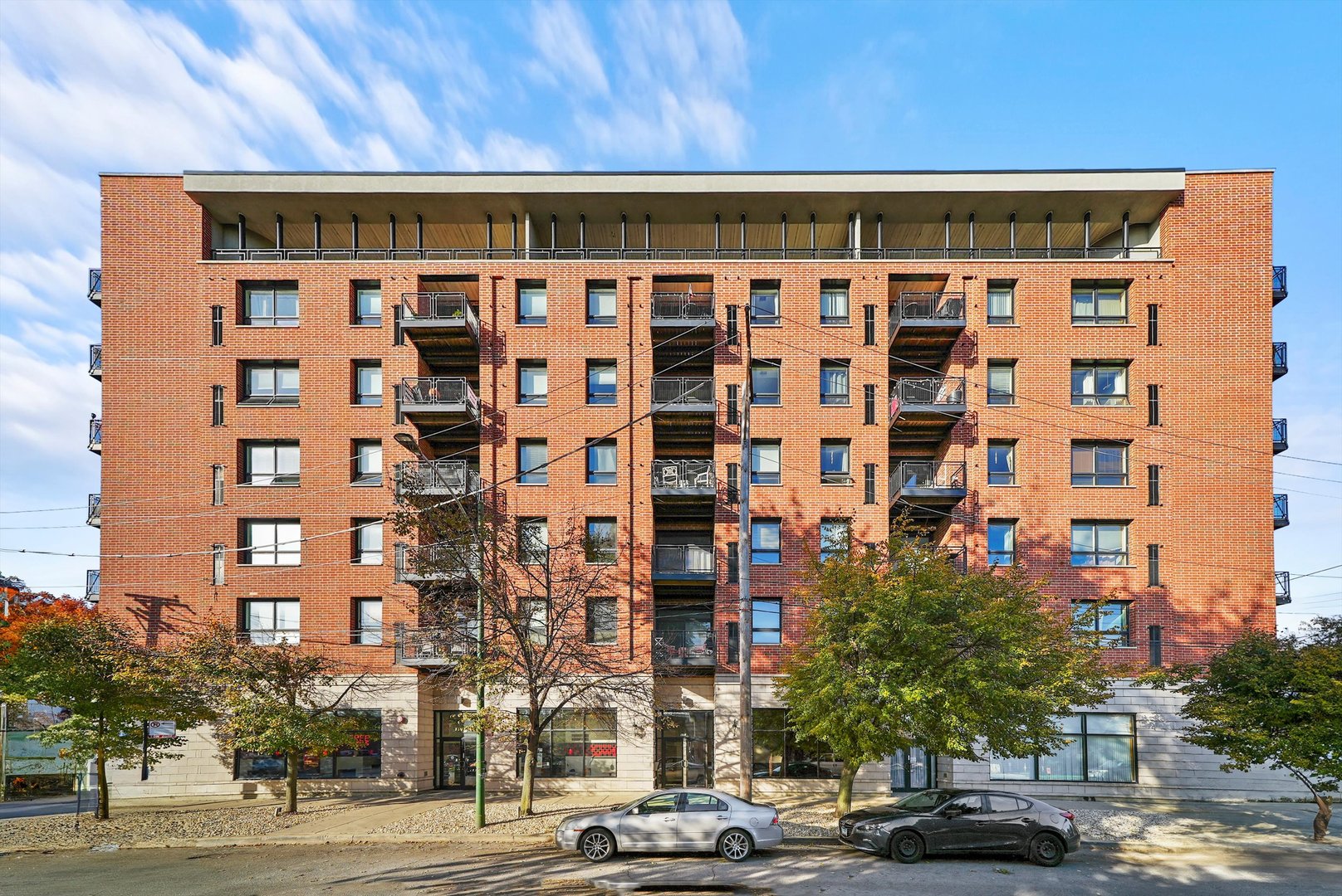 974 W 35th Place #310, Chicago, IL 60609