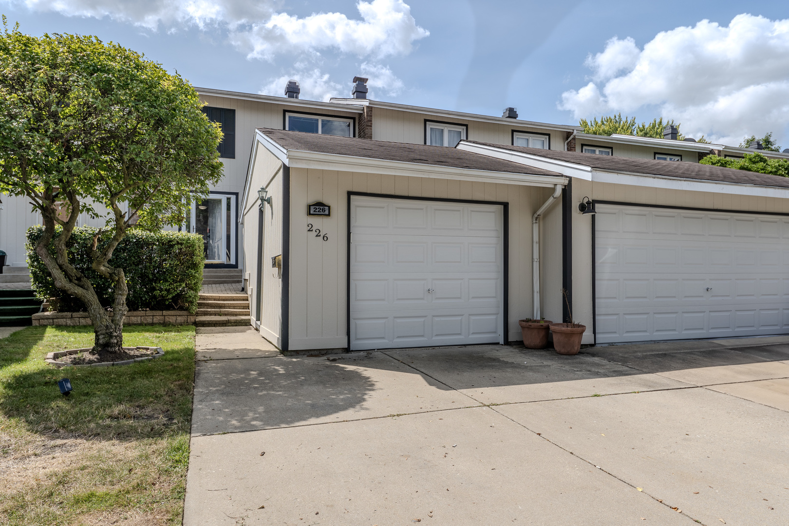 226 Pinewood Lane, Bloomingdale, IL 60108