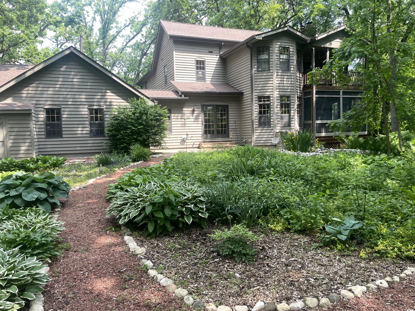 2418 Bennington Lane, McHenry, IL 60050