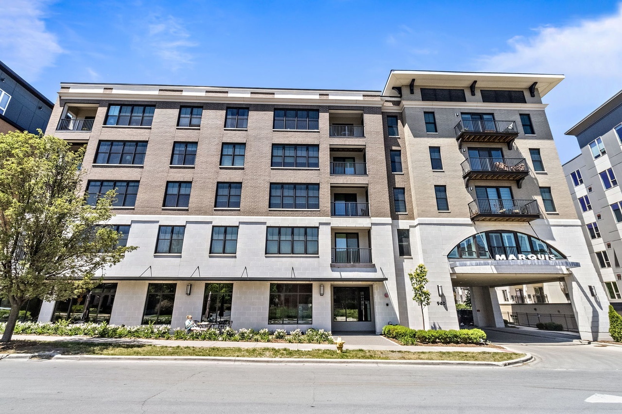 940 Maple Avenue #306, Downers Grove, IL 60515