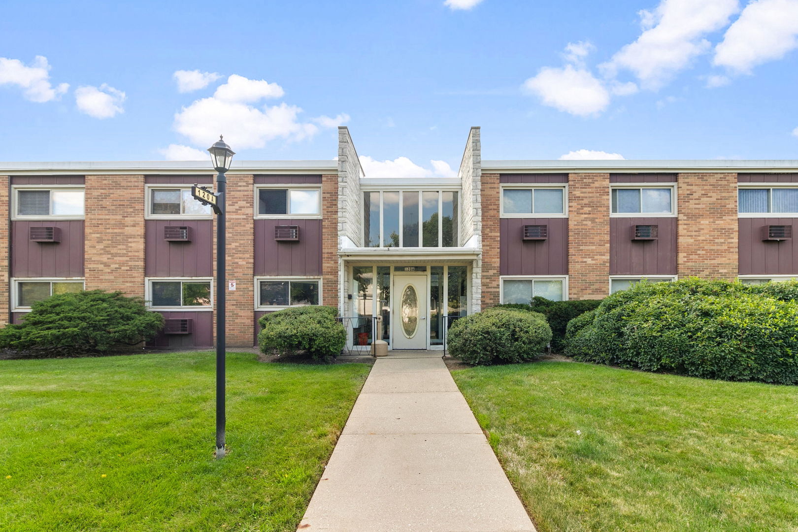 120 Collen Drive #A-205, Lombard, IL 60148