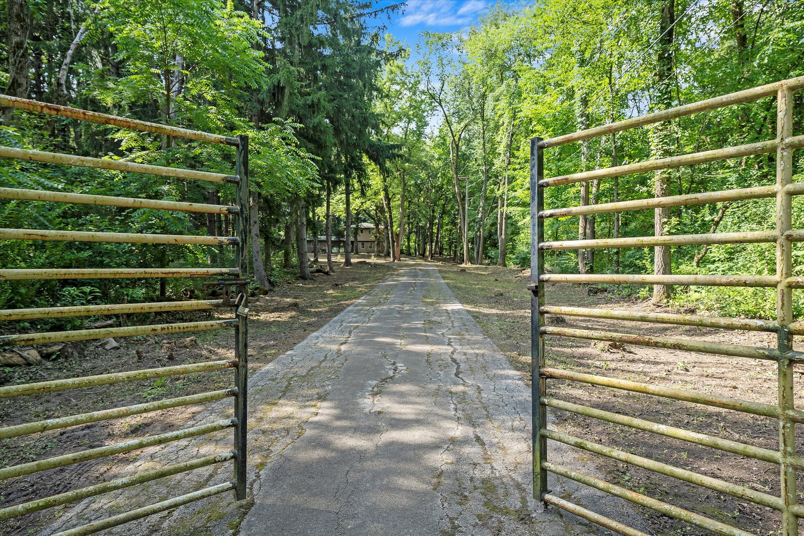 1815 E Burville Road, Crete, IL 60417