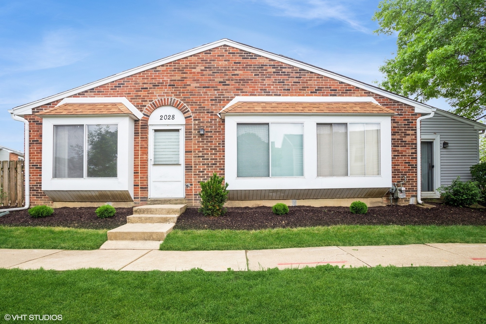 2028 Garden Terrace, Hoffman Estates, IL 60169