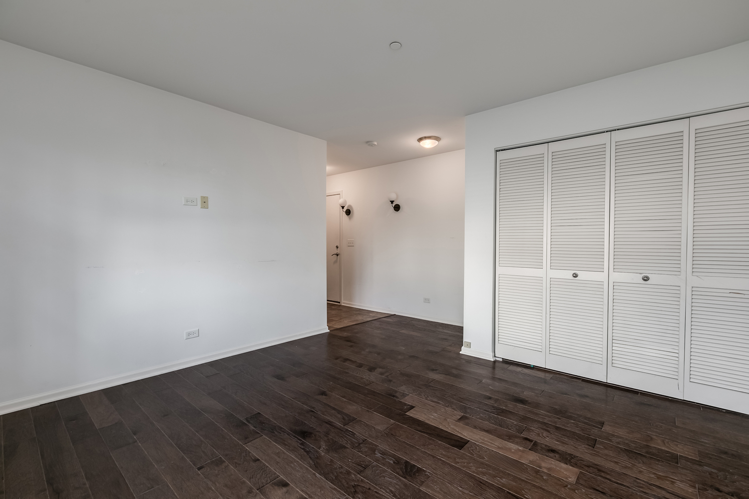 220 Laurel Avenue, Des Plaines, IL 60016