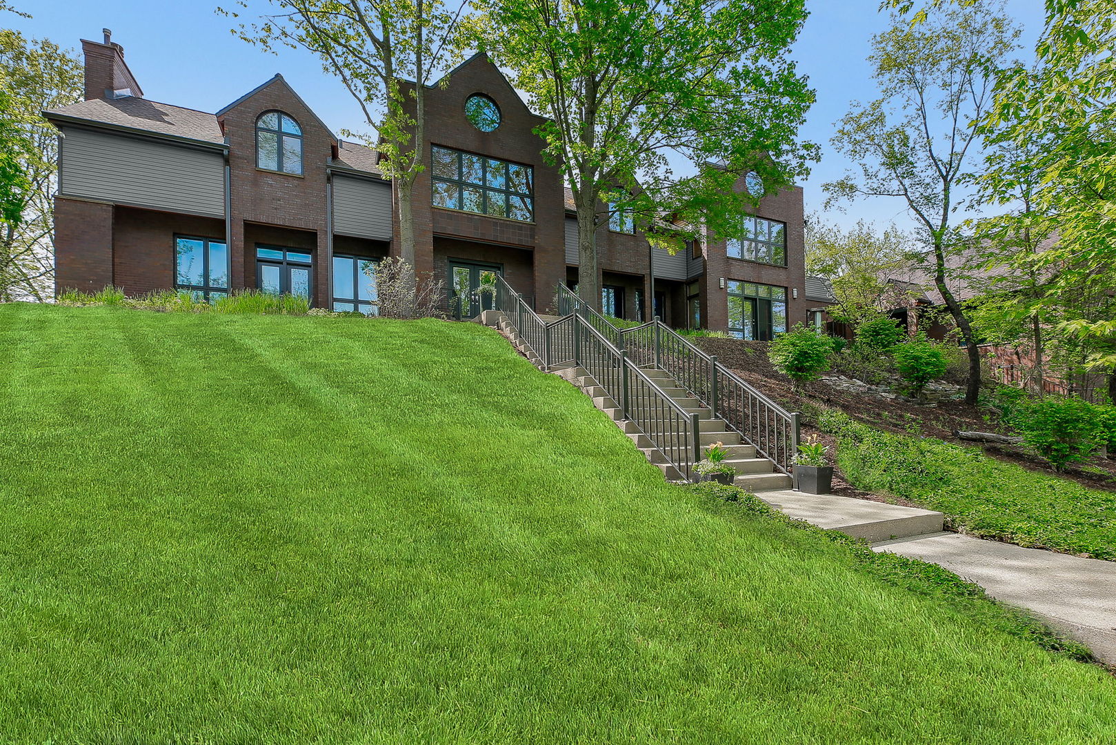 8425 Hickory Court, Burr Ridge, IL 60527