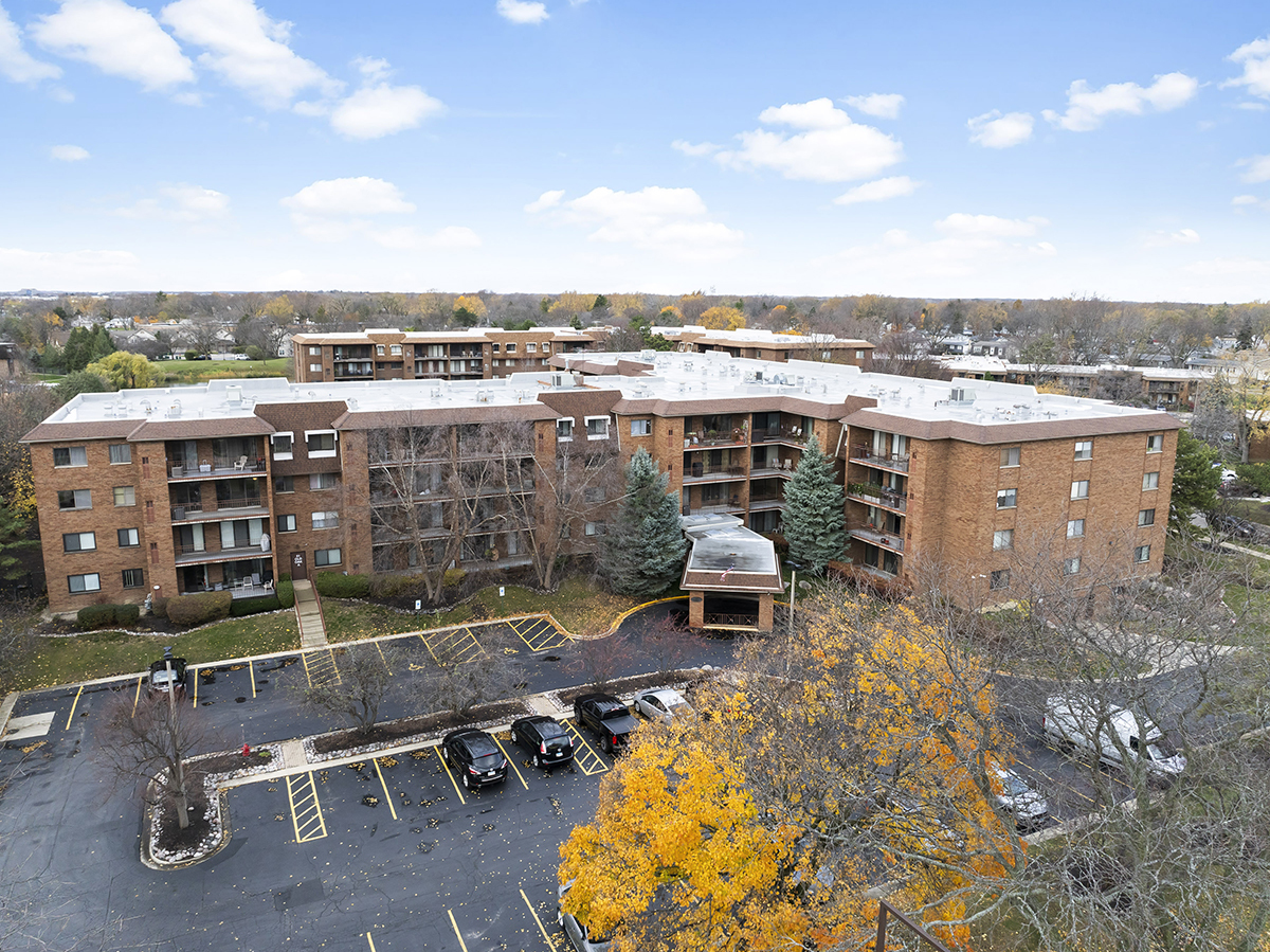 51 Old Oak Drive #200, Buffalo Grove, IL 60089