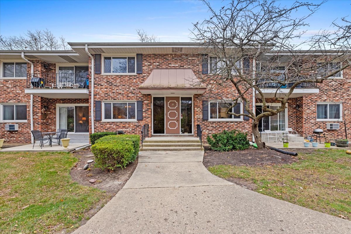 39 N Main Street #43, Glen Ellyn, IL 60137