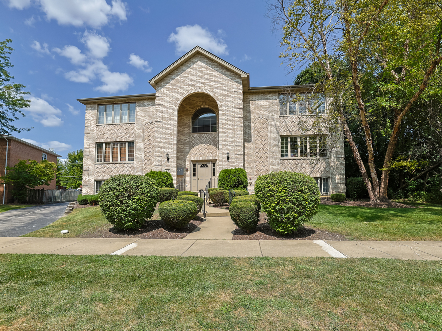 32 E Hattendorf Avenue #2B, Roselle, IL 60172