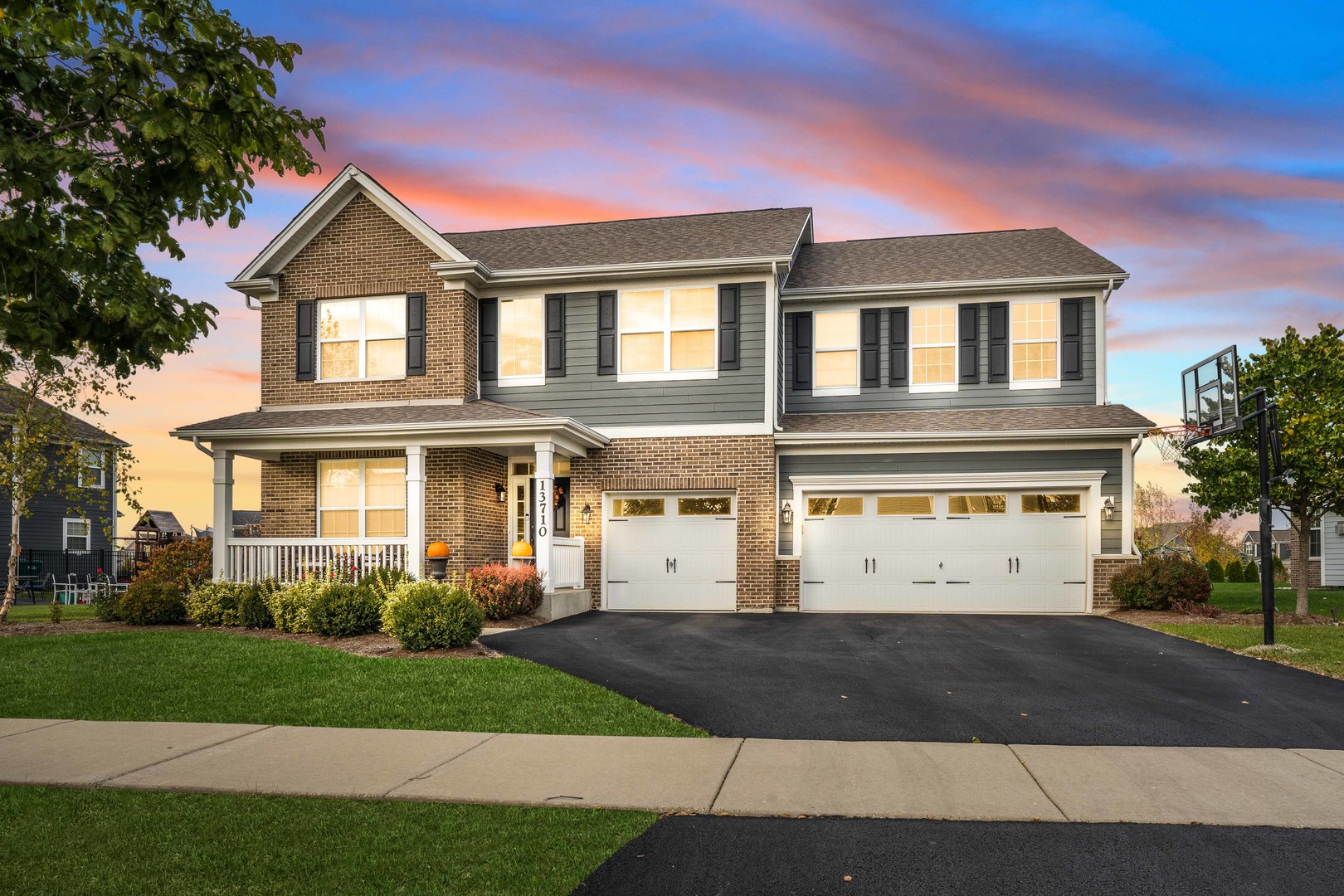 13710 Buchanan Drive, Lemont, IL 60439