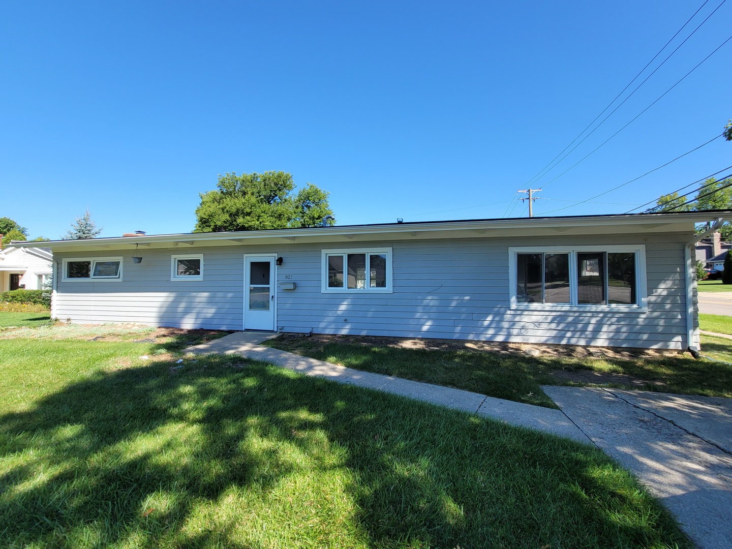 921 Parkway Drive, Wheaton, IL 60187