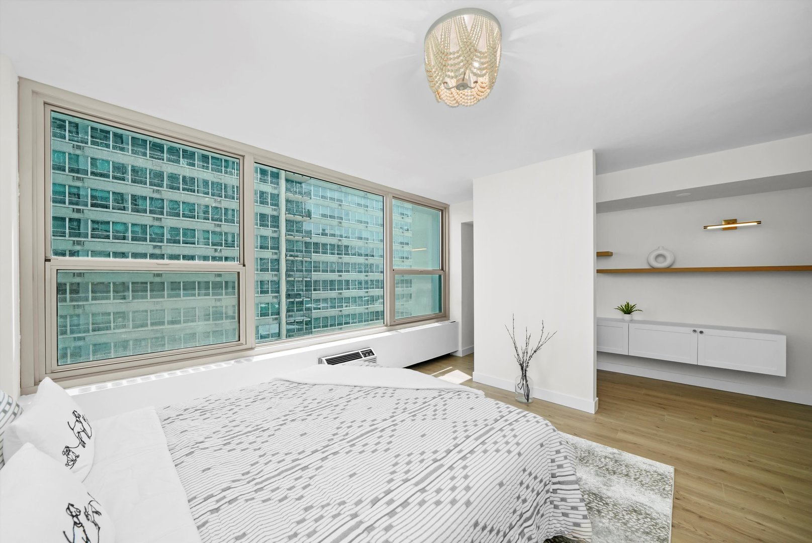 3600 N Lake Shore Drive #907, Chicago, IL 60613