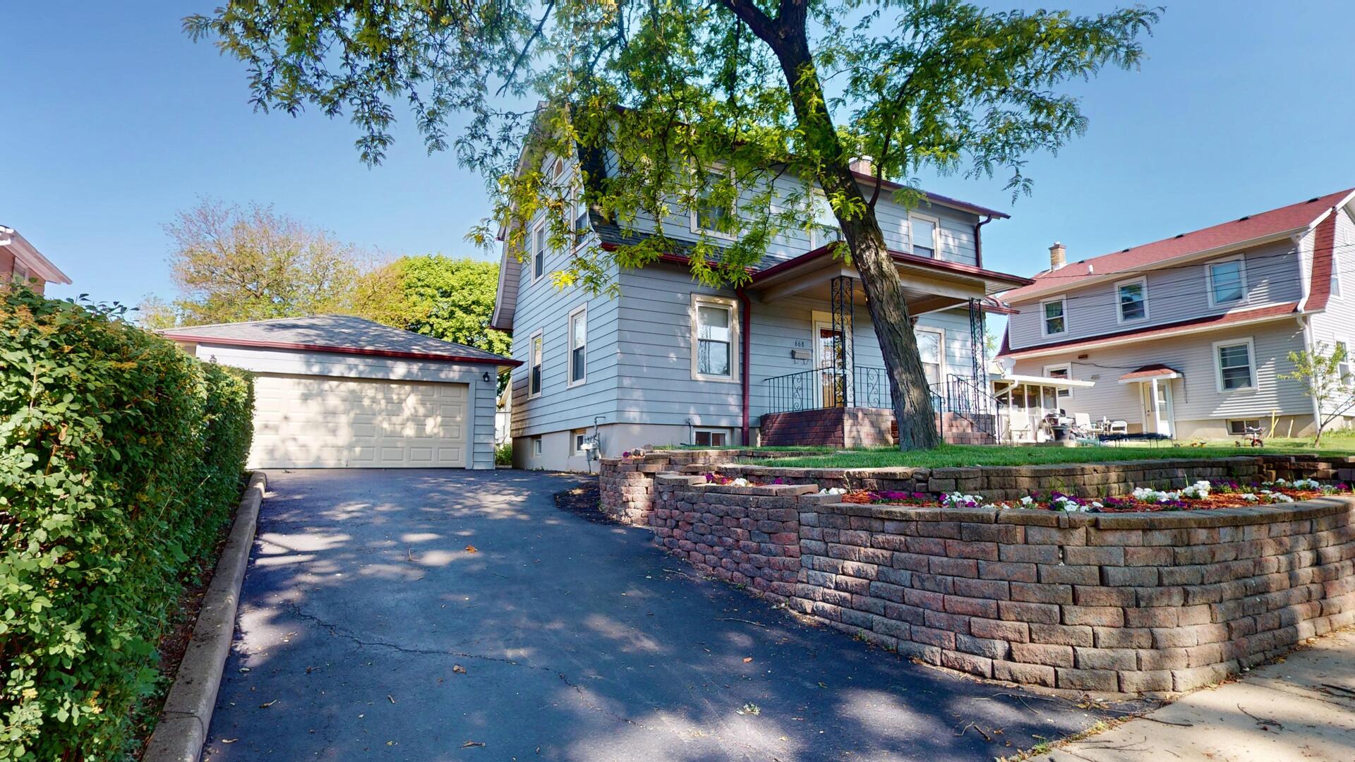 668 Hill Avenue, Elgin, IL 60120