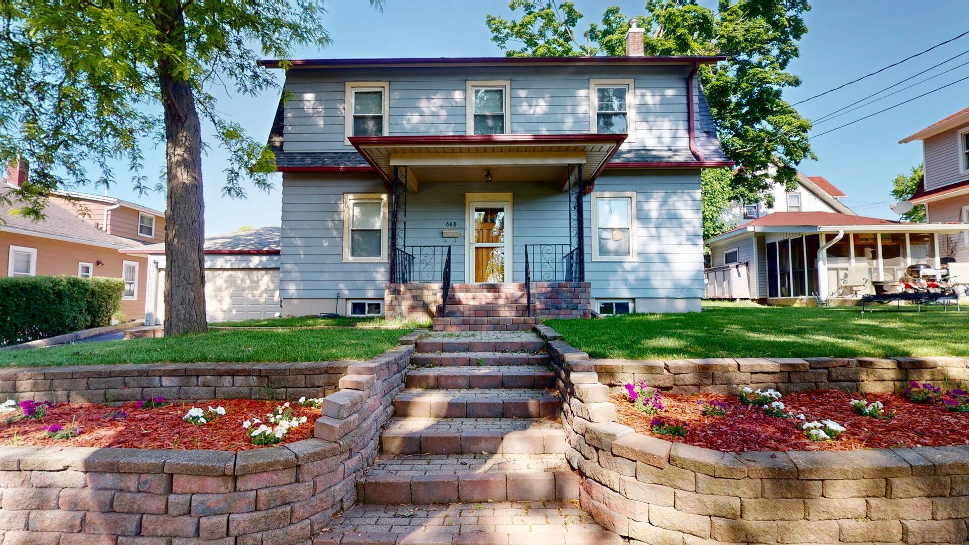 668 Hill Avenue, Elgin, IL 60120