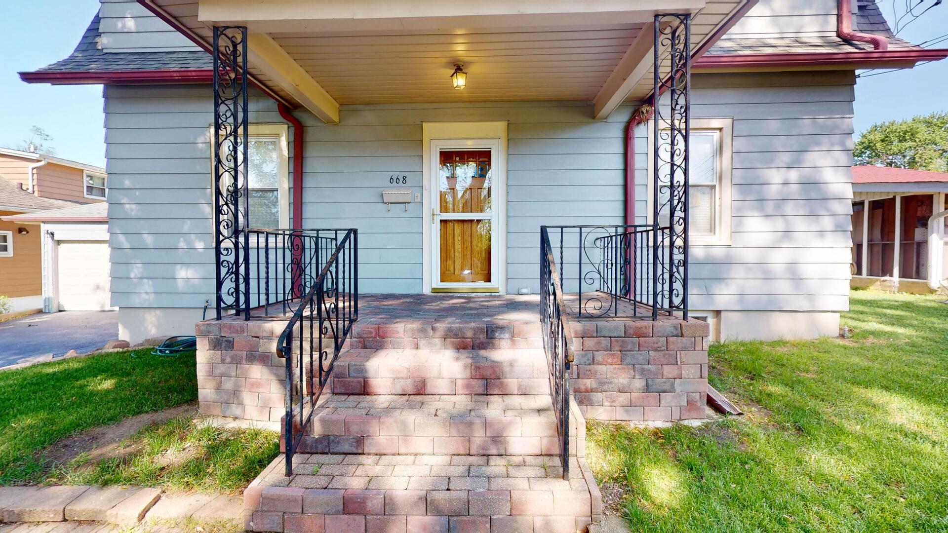 668 Hill Avenue, Elgin, IL 60120
