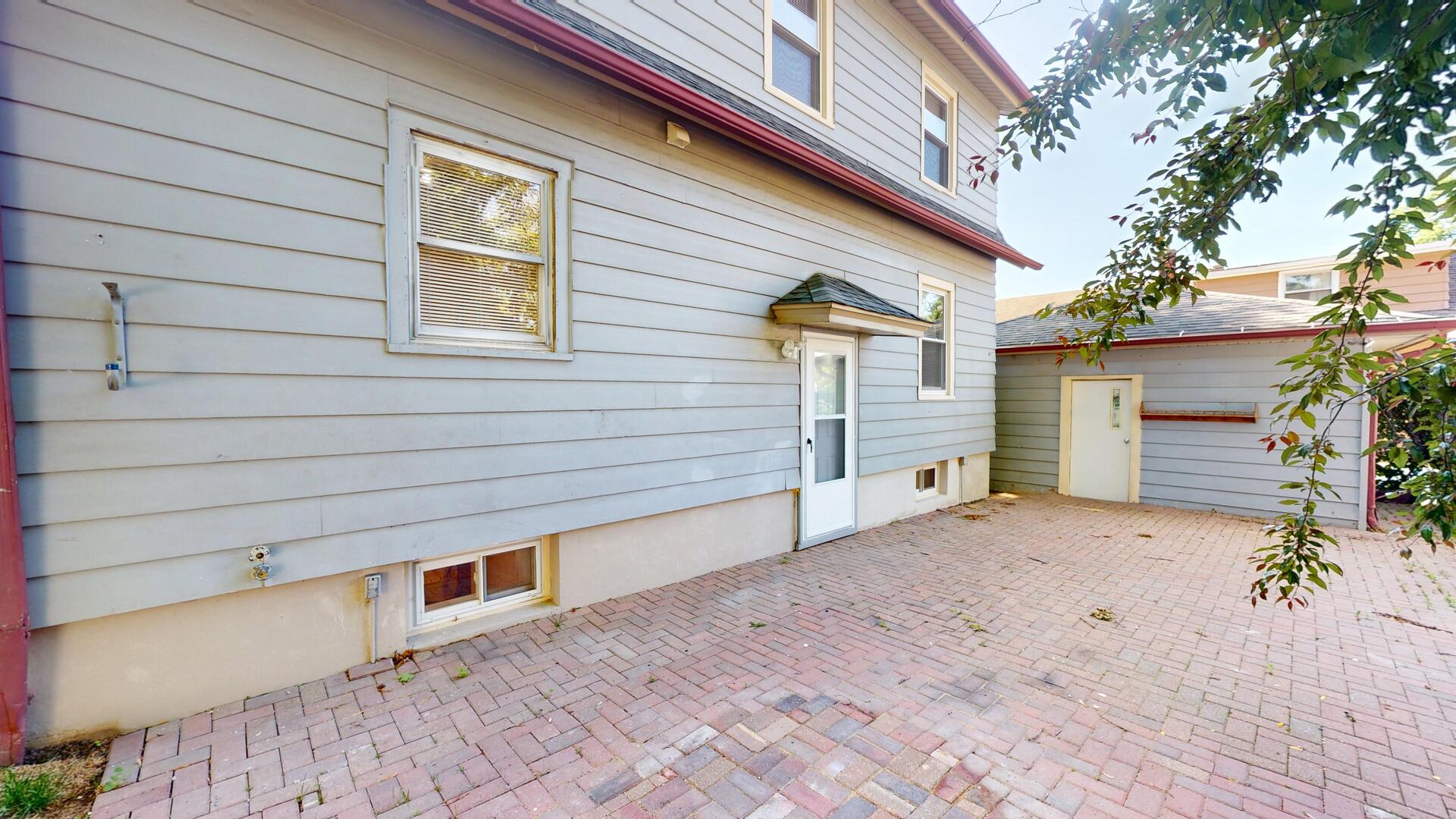 668 Hill Avenue, Elgin, IL 60120