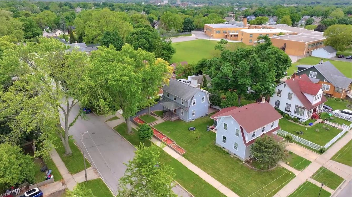 668 Hill Avenue, Elgin, IL 60120
