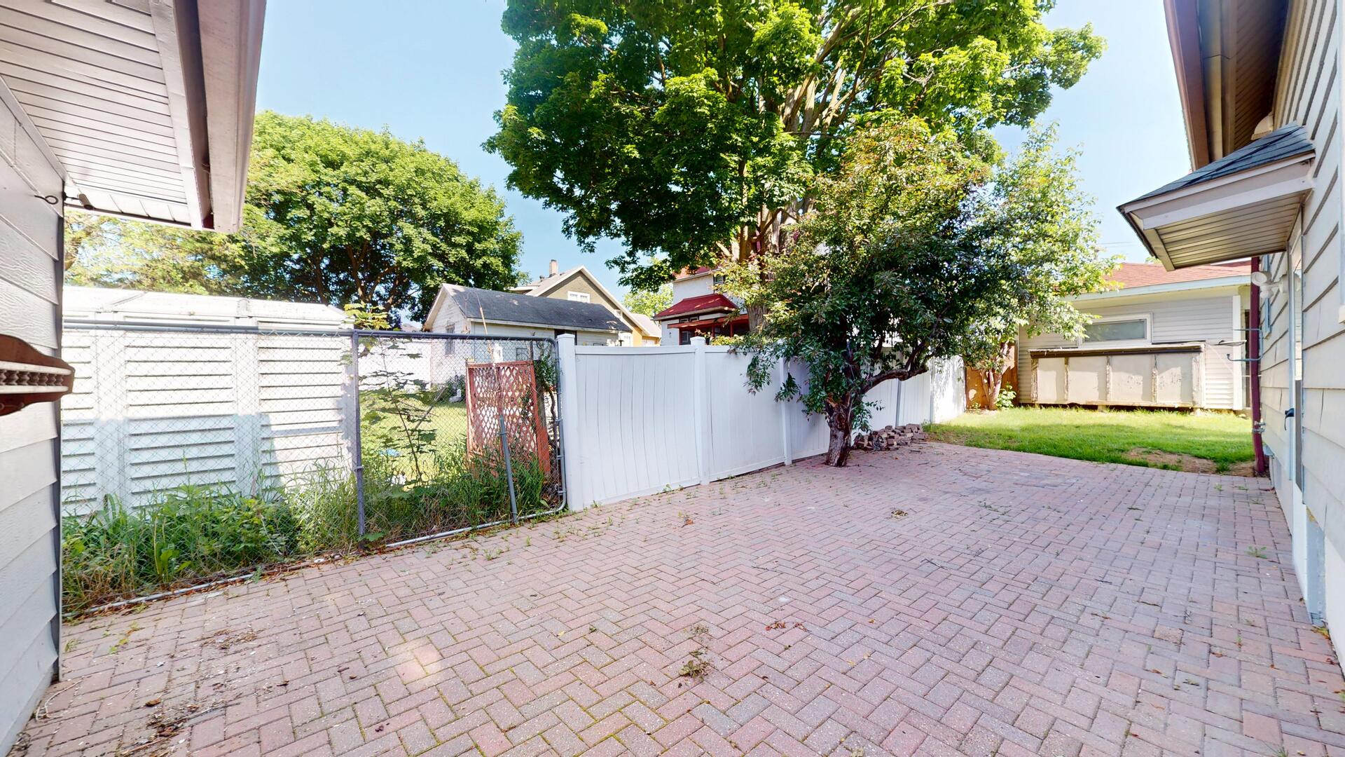 668 Hill Avenue, Elgin, IL 60120
