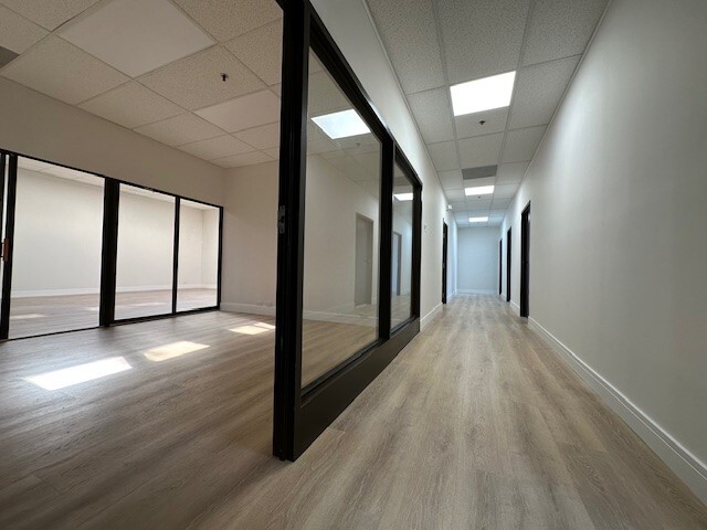 300 Marquardt Drive #102, Wheeling, IL 60090