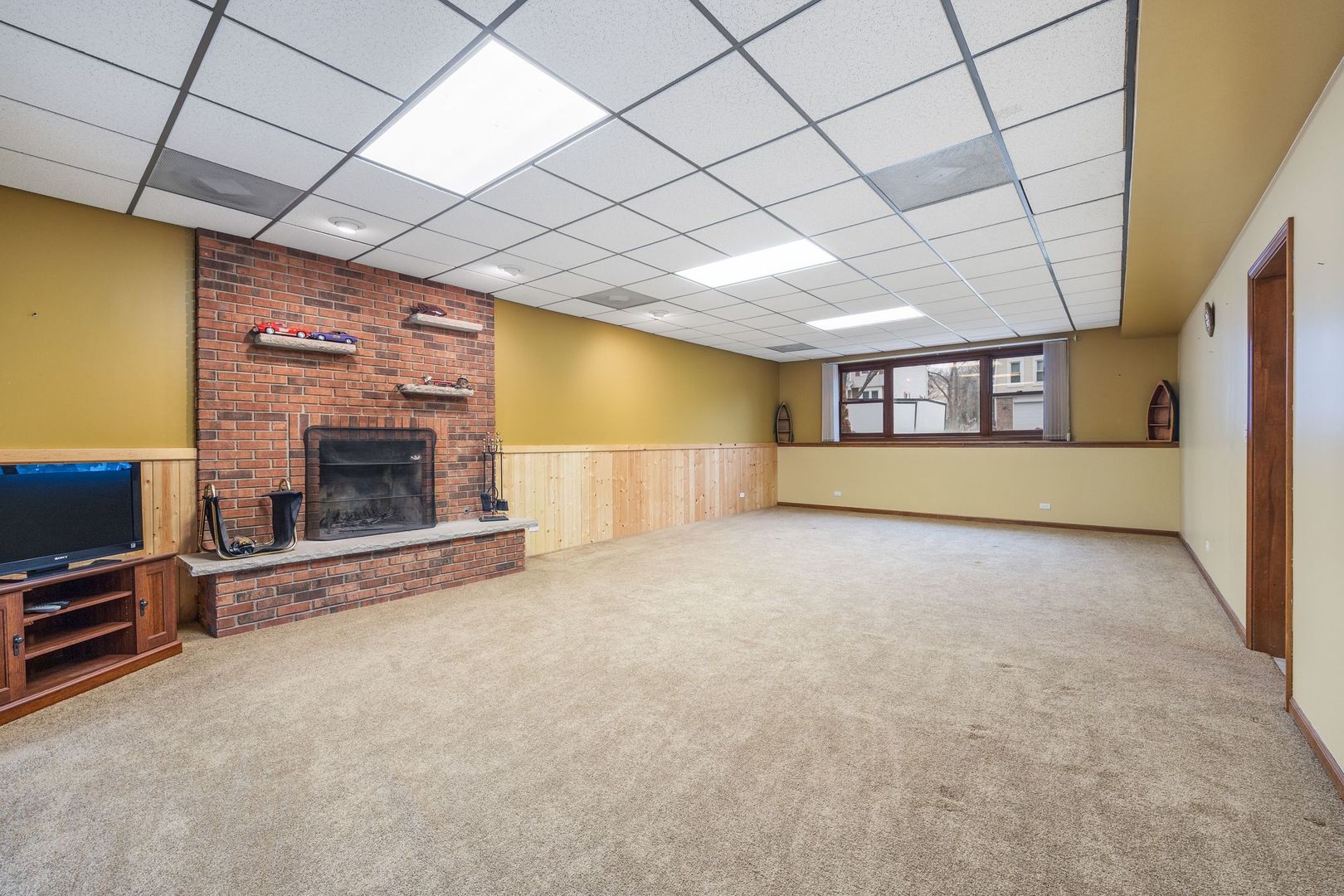727 OLD HUNT Road, Fox River Grove, IL 60021