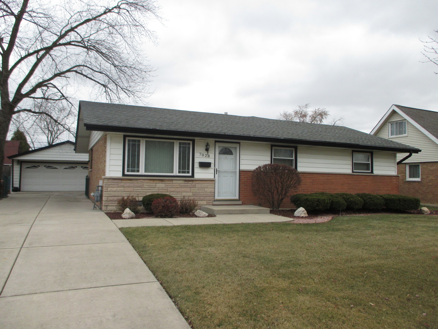 7028 Stanford Drive, Bridgeview, IL 60455