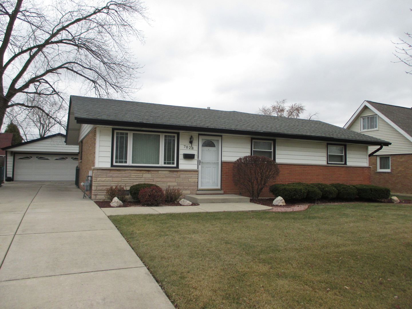 7028 Stanford Drive, Bridgeview, IL 60455