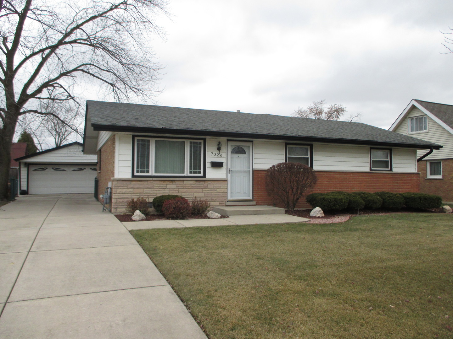 7028 Stanford Drive, Bridgeview, IL 60455