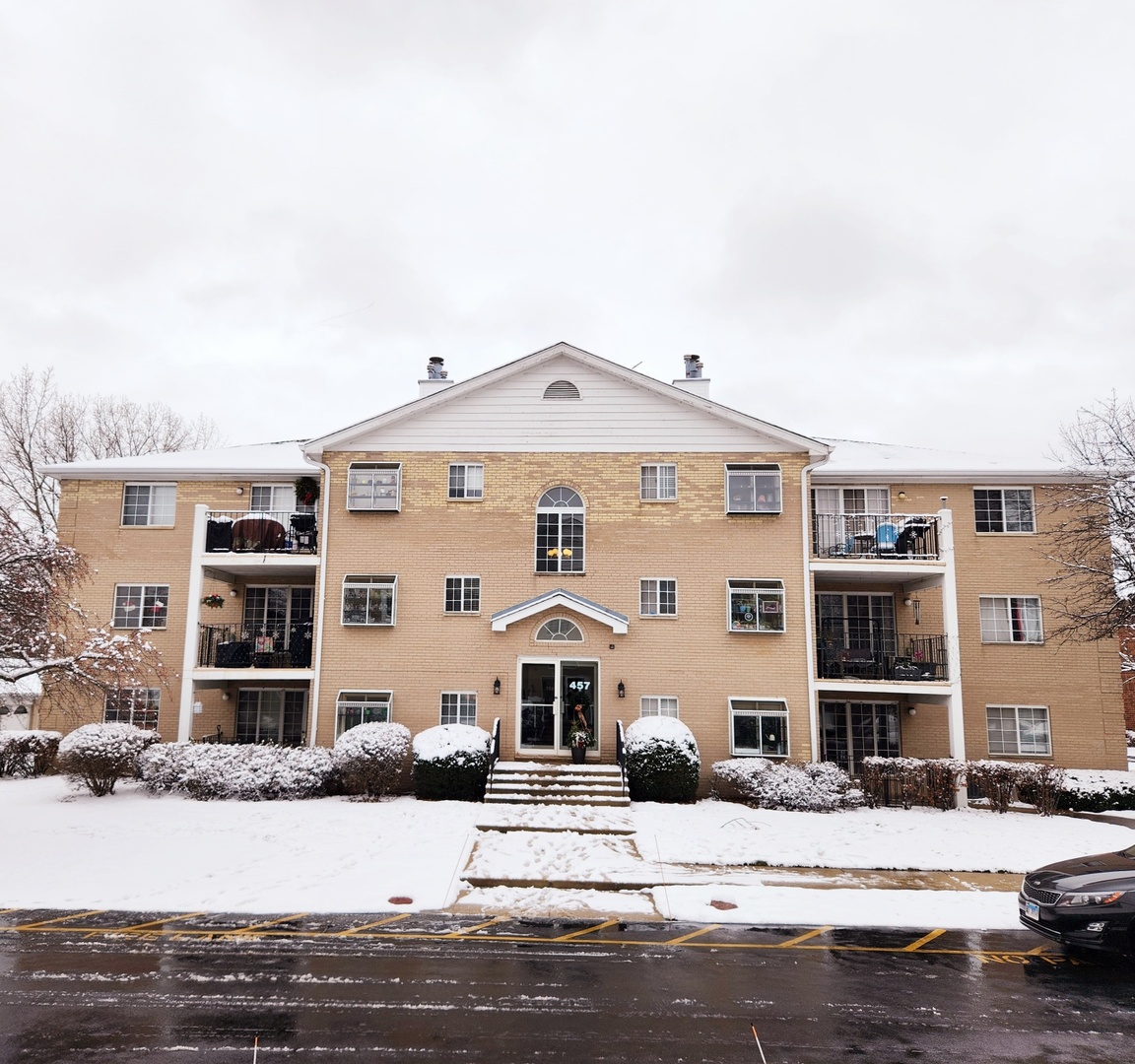 457 Valley Drive #304, Naperville, IL 60563