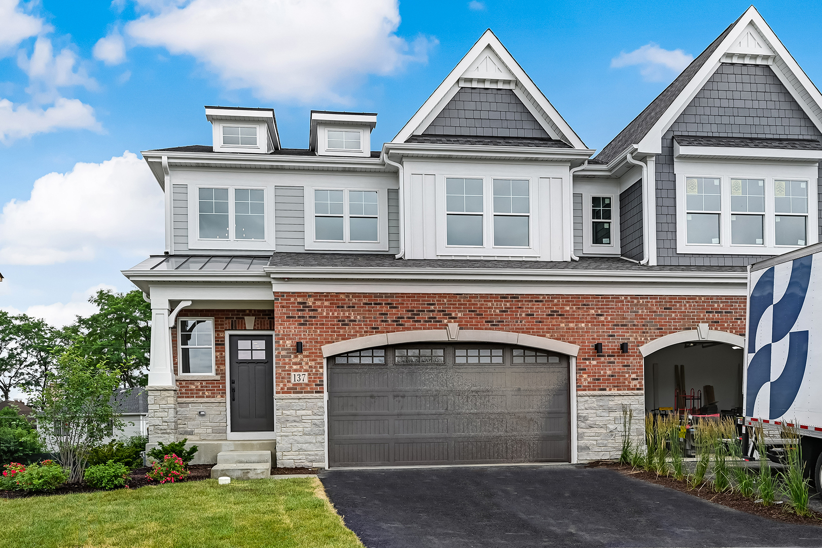 137 Harding Court, Glen Ellyn, IL 60137