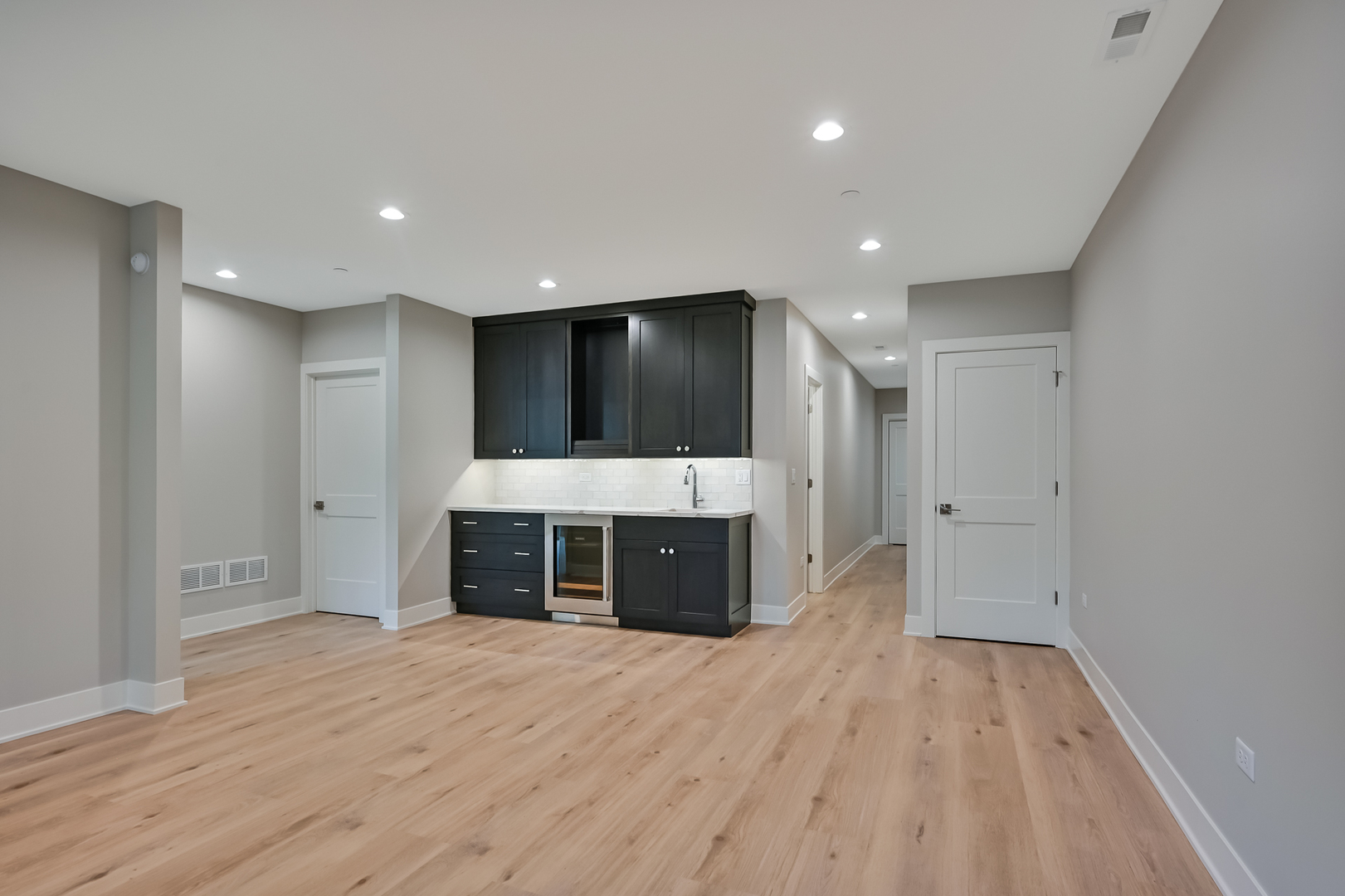 137 Harding Court, Glen Ellyn, IL 60137