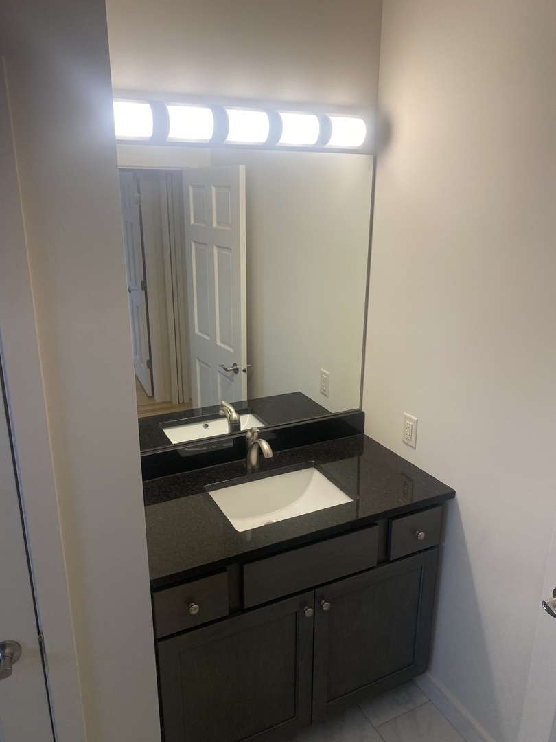 212 N Center Street #701, Bloomington, IL 61701