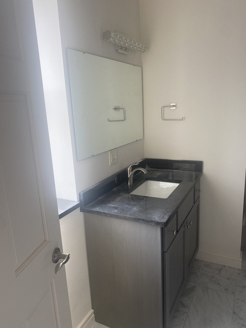 212 N Center Street #703, Bloomington, IL 61701