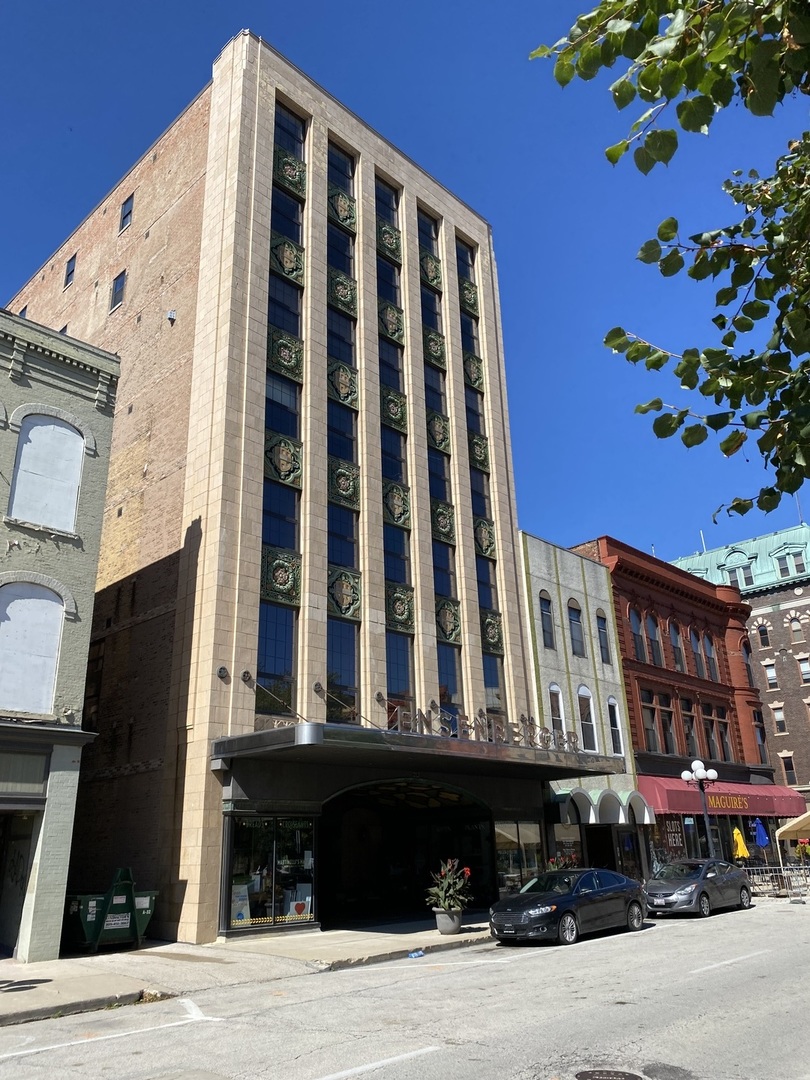 212 N Center Street #703, Bloomington, IL 61701