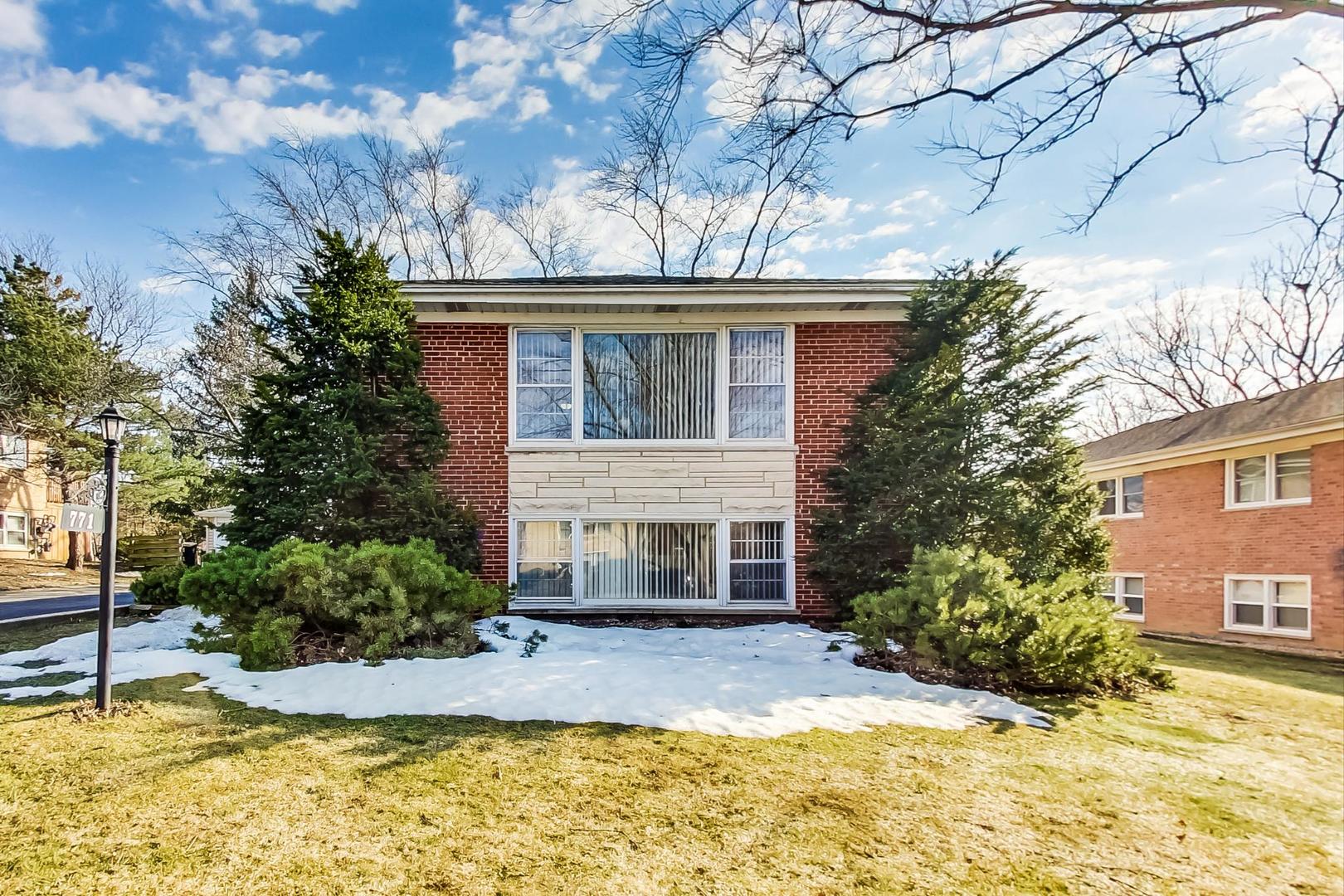 16W771 56th Place #2, Clarendon Hills, IL 60514