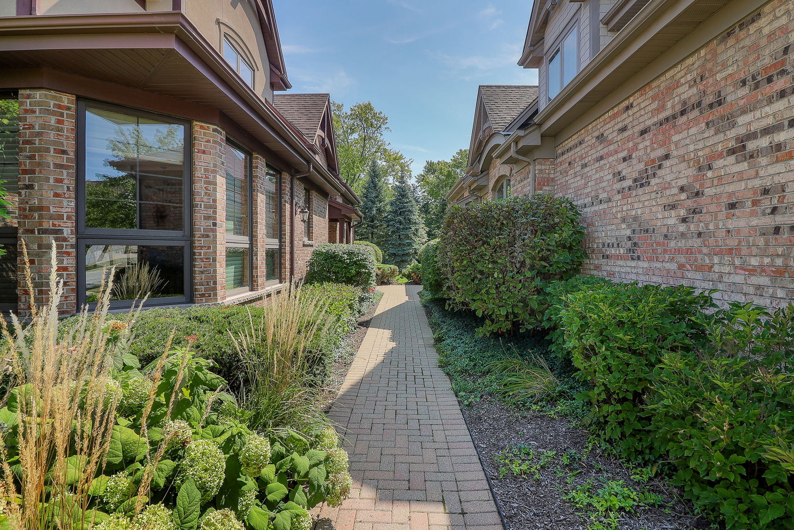 1040 Mackenzie Place, Wheaton, IL 60187