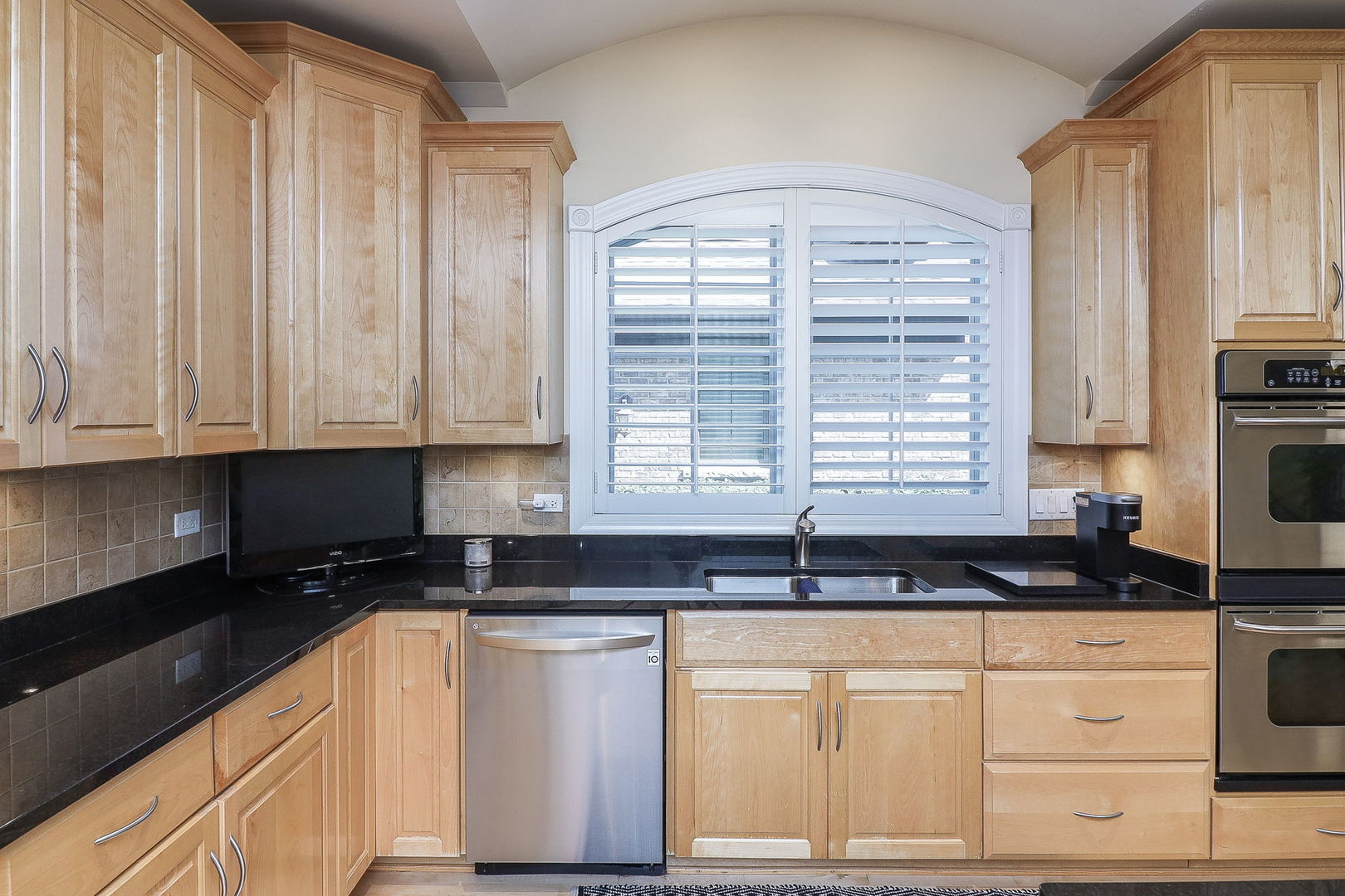 1040 Mackenzie Place, Wheaton, IL 60187