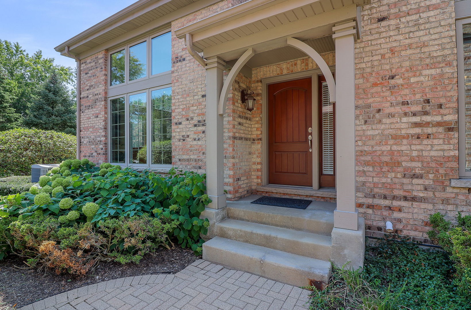 1040 Mackenzie Place, Wheaton, IL 60187