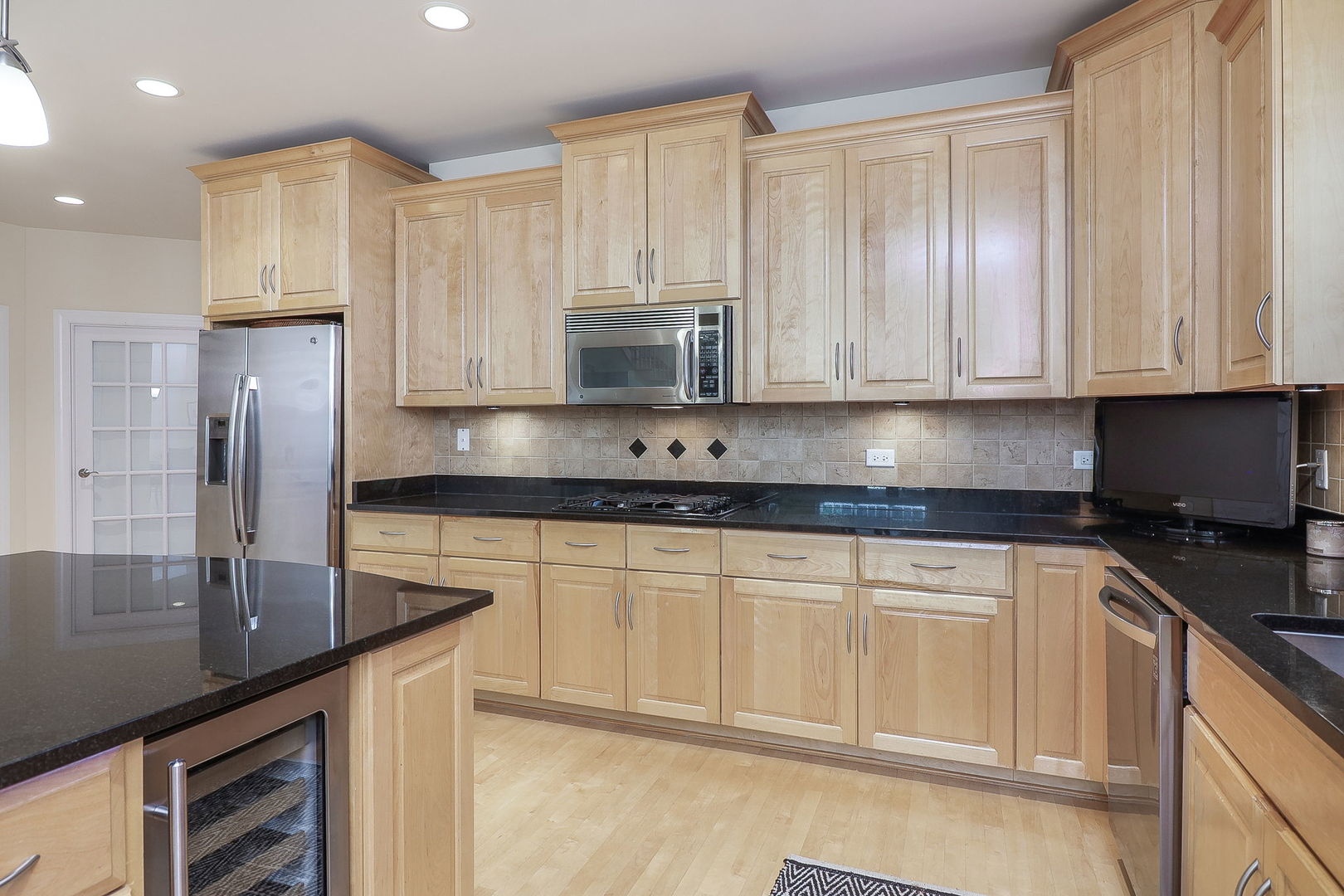 1040 Mackenzie Place, Wheaton, IL 60187