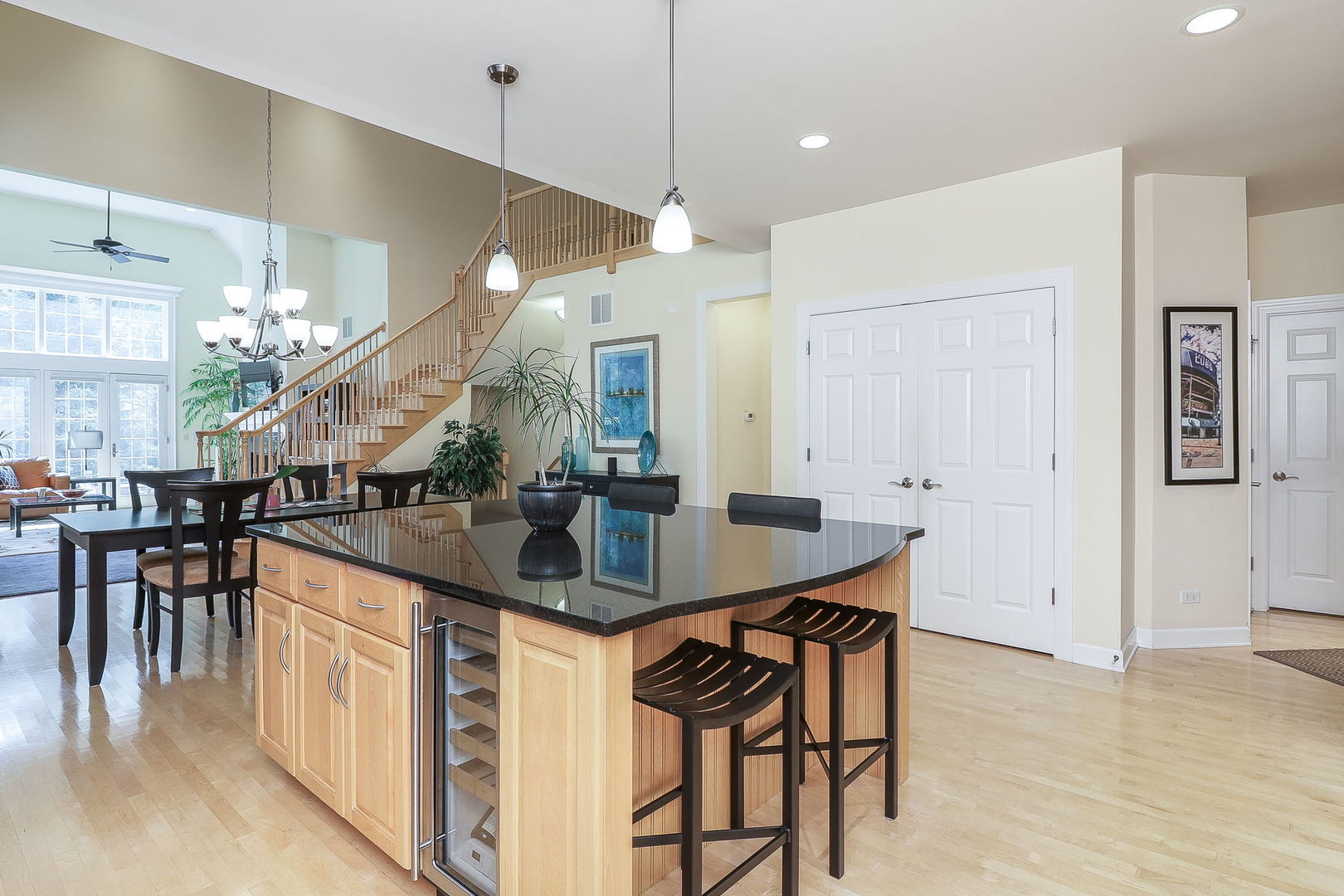 1040 Mackenzie Place, Wheaton, IL 60187