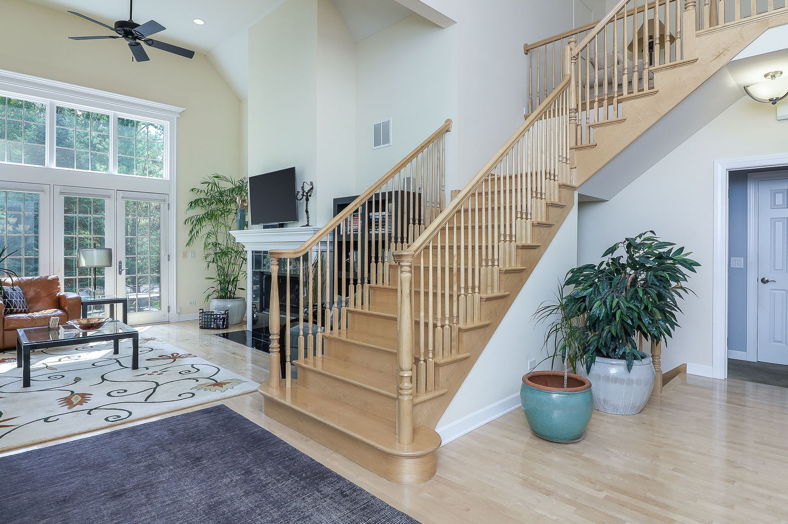 1040 Mackenzie Place, Wheaton, IL 60187