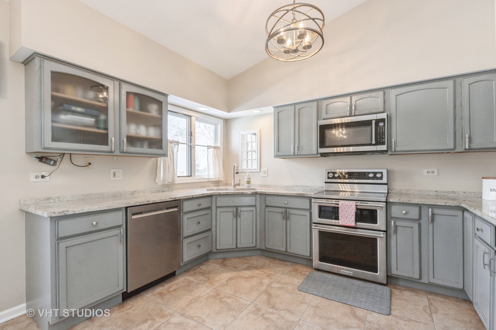 810 Maywood Court #2B, Libertyville, IL 60048