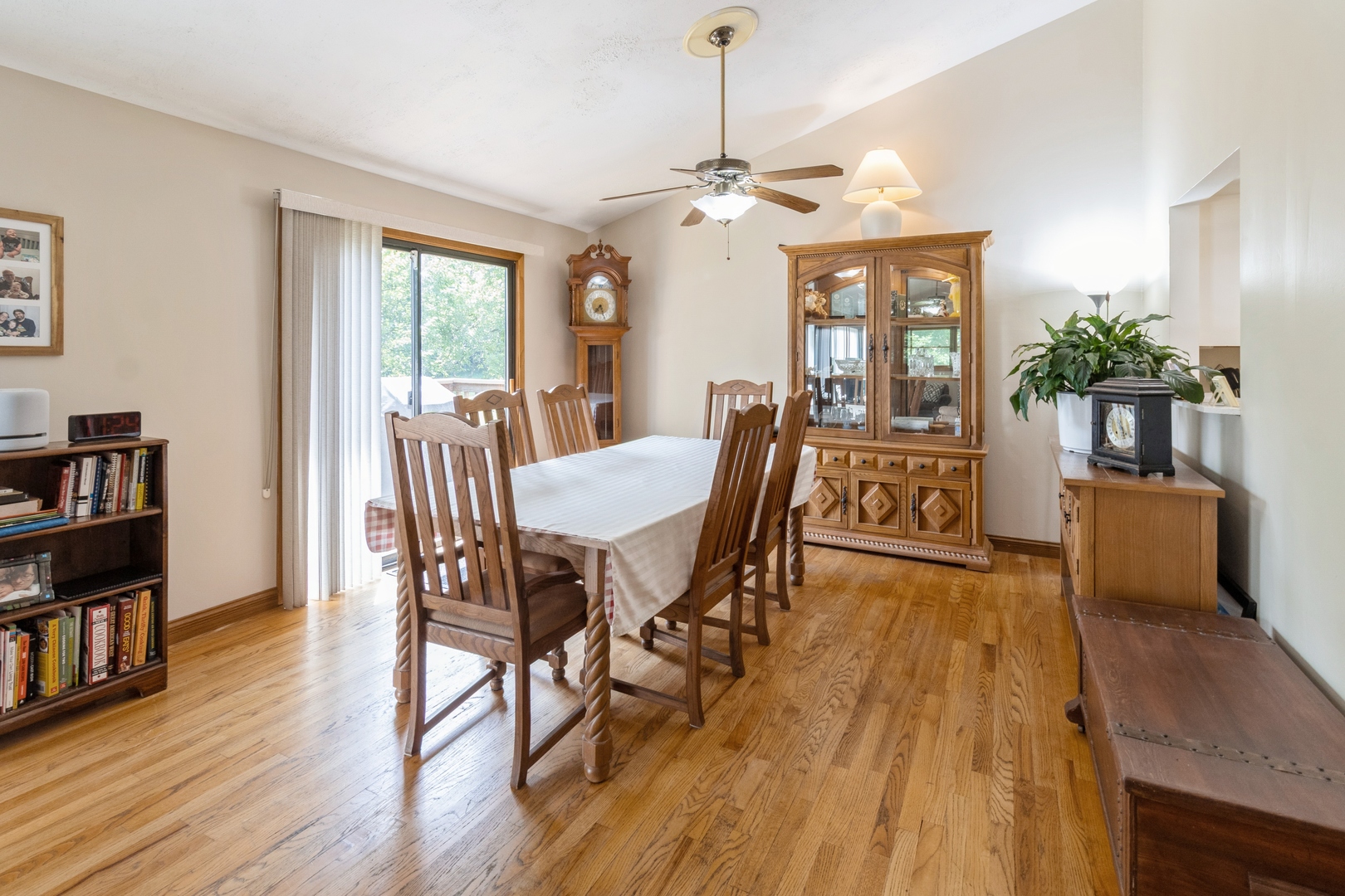 295 S Walnut Street, South Elgin, IL 60177